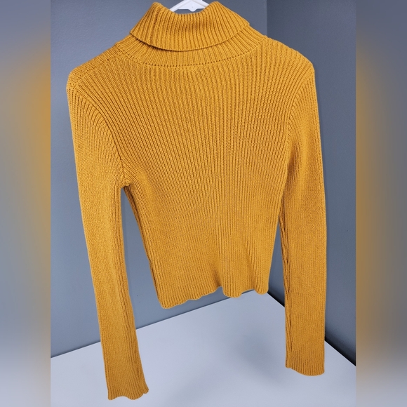 Disney x Forever 21 Mickey Mouse Yellow Crop Ribbed Sweater Turtleneck Sz ( S ) - Picture 7 of 9